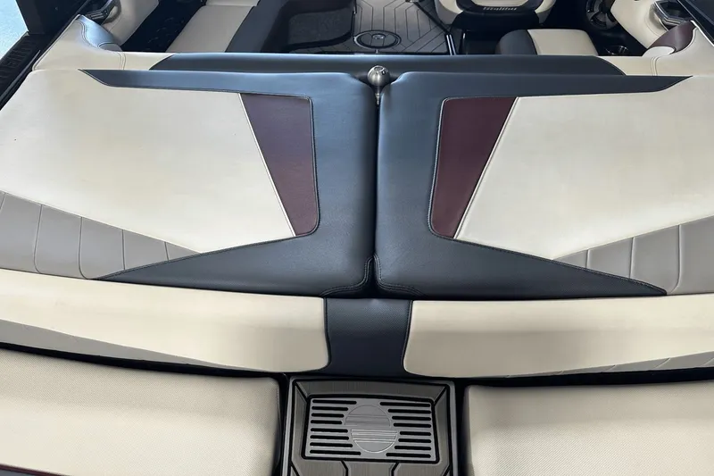 Slide: The Image of Malibu Wakesetter 20 VTX 2018 - 14