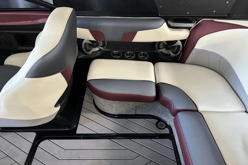 Slide: The Image of Malibu Wakesetter 20 VTX 2018 - 19