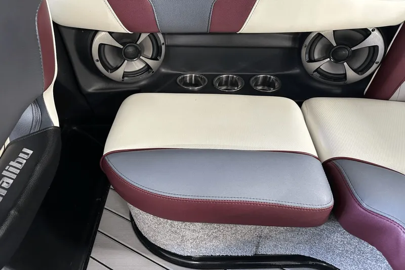Slide: The Image of Malibu Wakesetter 20 VTX 2018 - 20