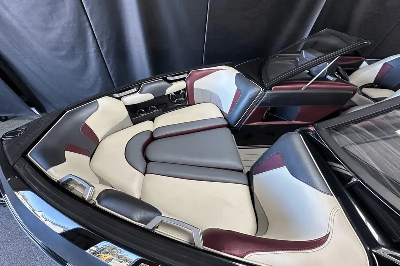 Slide: The Image of Malibu Wakesetter 20 VTX 2018 - 3