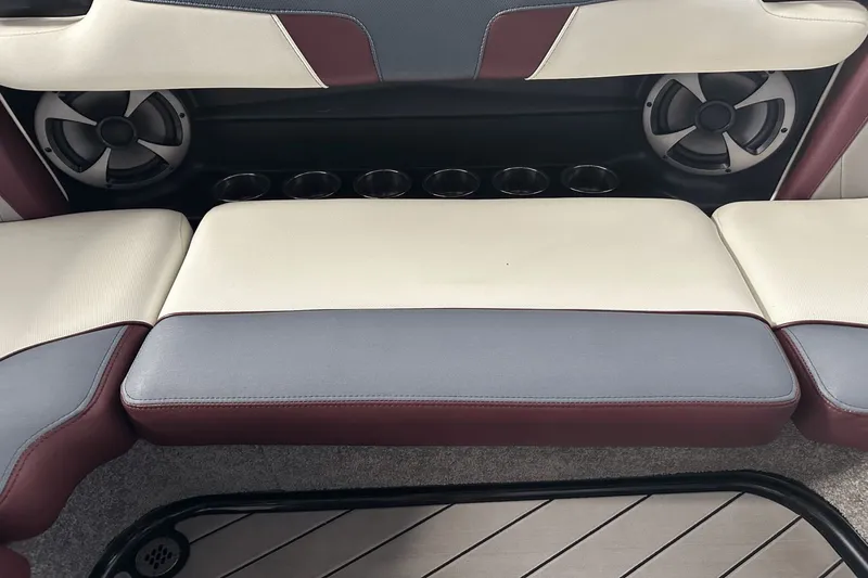 Slide: The Image of Malibu Wakesetter 20 VTX 2018 - 30