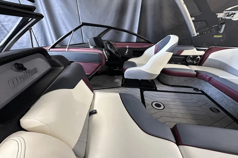 Slide: The Image of Malibu Wakesetter 20 VTX 2018 - 4
