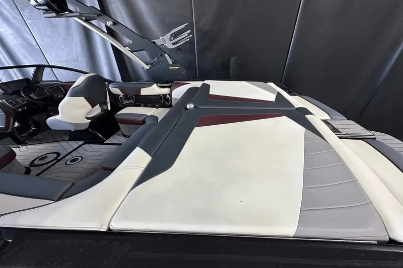 Slide: The Image of Malibu Wakesetter 20 VTX 2018 - 6