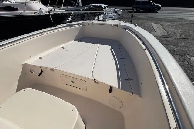 Slide: The Image of 2005 Grady-White Advance 257 boat with twin Yamaha 150 engines docked in marina. - 4