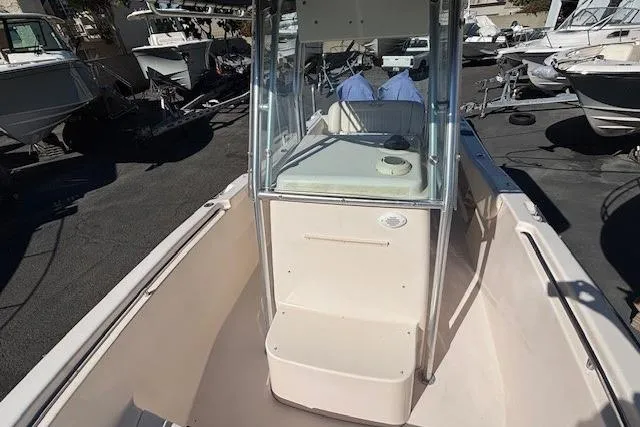 Slide: The Image of 2005 Grady-White Advance 257 boat with Minn Kota trolling motor on deck. - 9