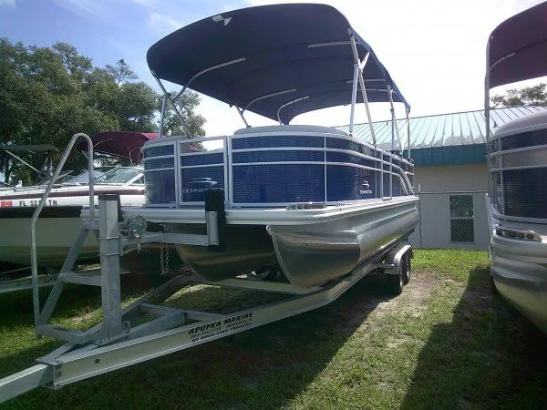 Slide: The Image of Bennington 21SLX Tri-toon 2023 - 1