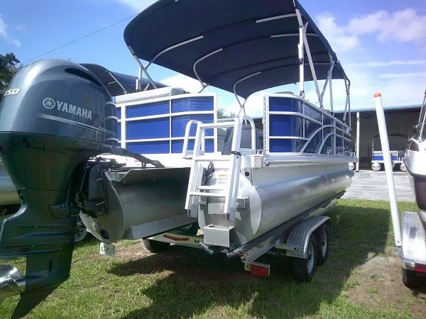 Slide: The Image of Bennington 21SLX Tri-toon 2023 - 11