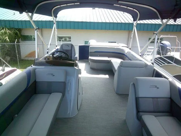 Slide: The Image of Bennington 21SLX Tri-toon 2023 - 2