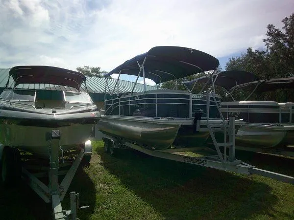 Slide: The Image of Bennington 21SLX Tri-toon 2023 - 7