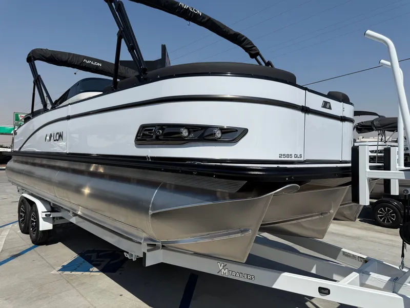 Slide: The Image of Avalon 25' Catalina Platinum Quad lounge Shift Windshield w/ 250HP Mercury! 2026 - 3