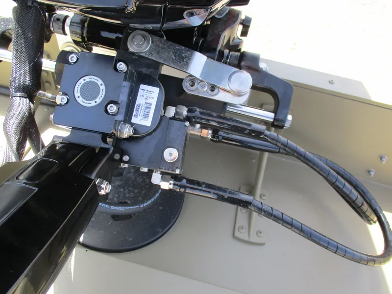 Slide: The Image of Lund 2075 Alaskan Tiller 2026 - 11