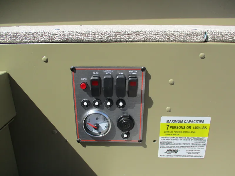 Slide: The Image of Lund 2075 Alaskan Tiller 2026 - 7