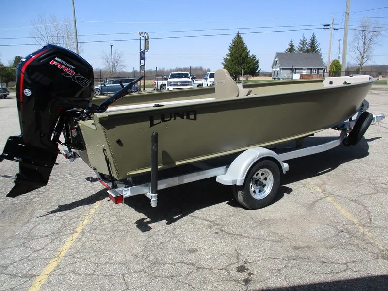 Slide: The Image of Lund 2075 Alaskan Tiller 2026 - 8