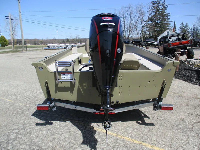 Slide: The Image of Lund 2075 Alaskan Tiller 2026 - 9