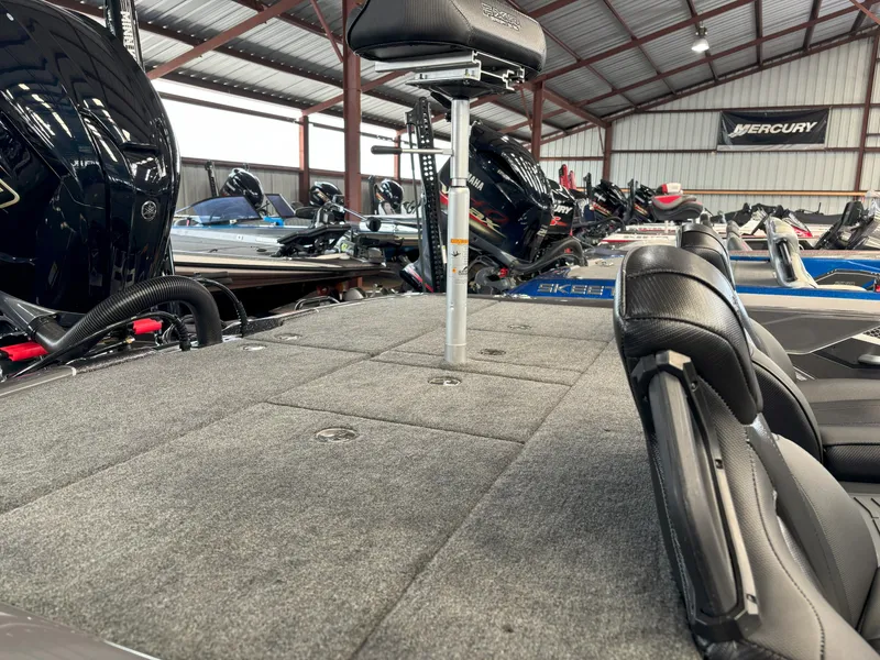 Slide: The Image of Skeeter FXR20 Limited 2025 - 10