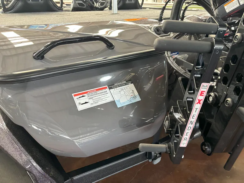 Slide: The Image of Skeeter FXR20 Limited 2025 - 13