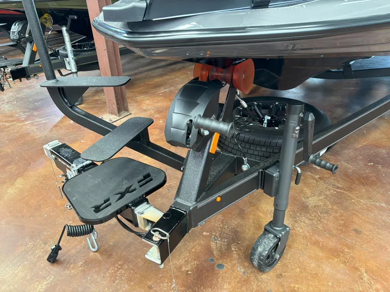 Slide: The Image of Skeeter FXR20 Limited 2025 - 14