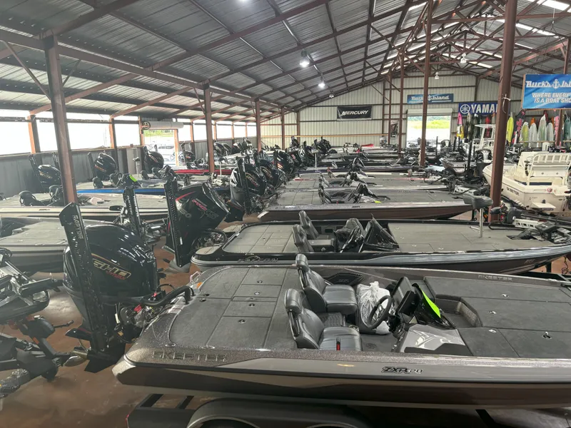 Slide: The Image of Skeeter FXR20 Limited 2025 - 15