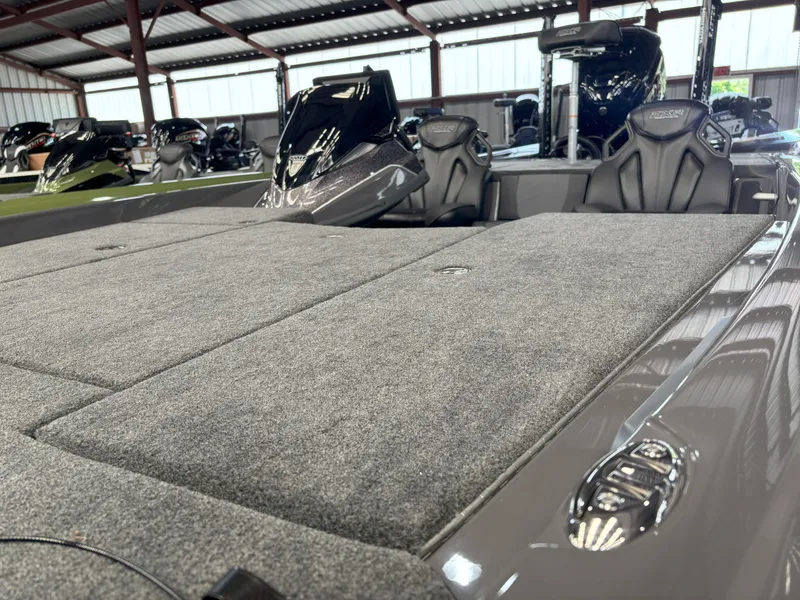 Slide: The Image of Skeeter FXR20 Limited 2025 - 19