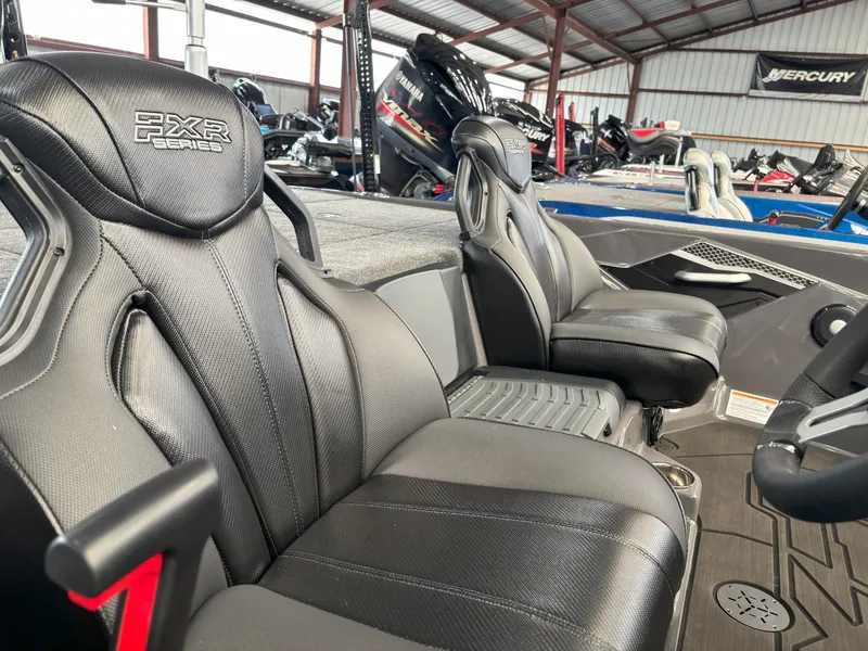 Slide: The Image of Skeeter FXR20 Limited 2025 - 20