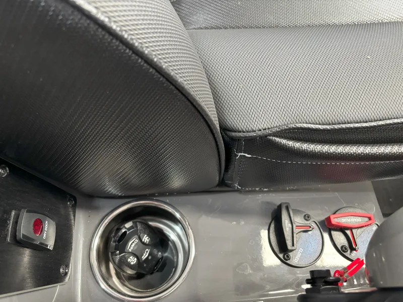 Slide: The Image of Skeeter FXR20 Limited 2025 - 21