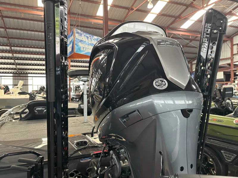 Slide: The Image of Skeeter FXR20 Limited 2025 - 22