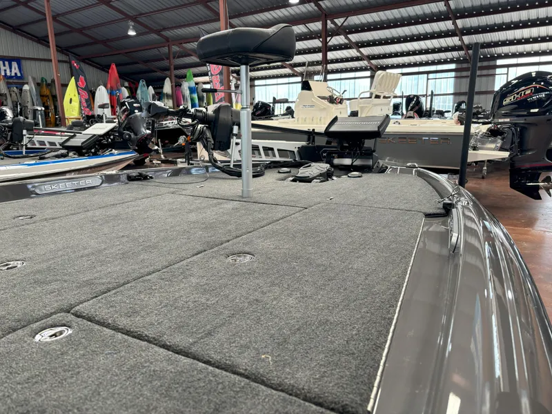 Slide: The Image of Skeeter FXR20 Limited 2025 - 3