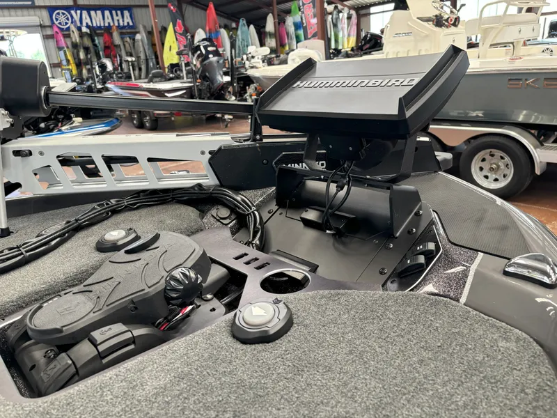 Slide: The Image of Skeeter FXR20 Limited 2025 - 4