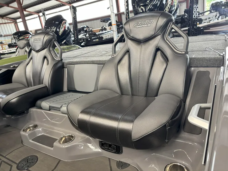 Slide: The Image of Skeeter FXR20 Limited 2025 - 5