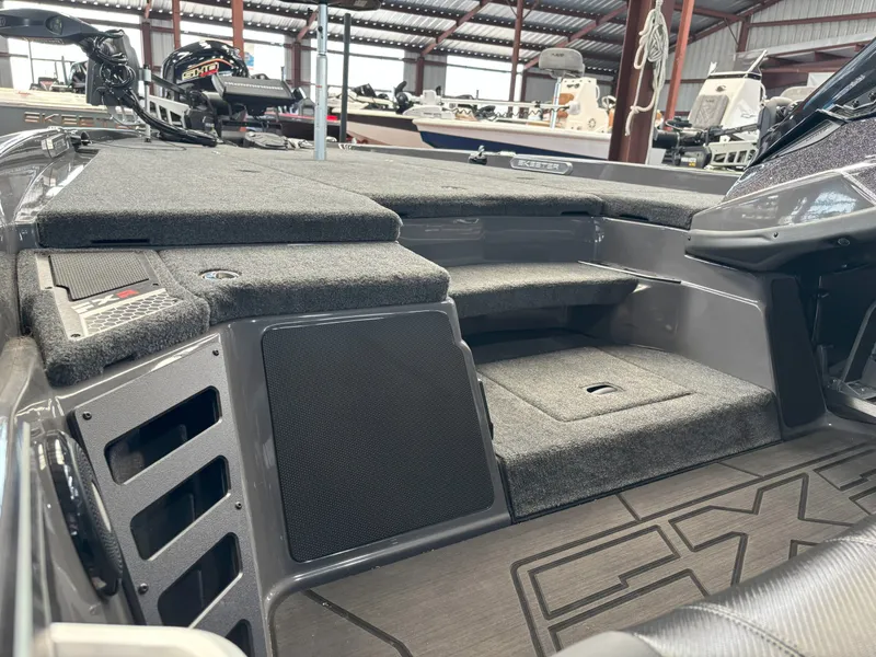 Slide: The Image of Skeeter FXR20 Limited 2025 - 6