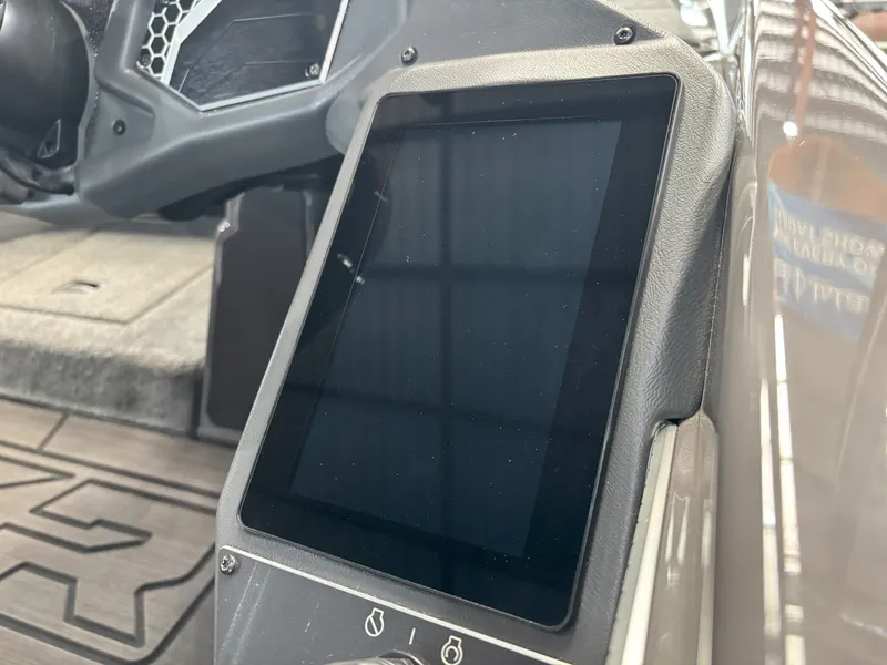 Slide: The Image of Skeeter FXR20 Limited 2025 - 8