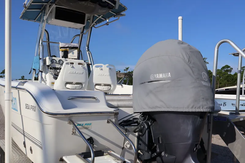 Slide: The Image of Sea Pro 206CC w/ 2015 F150XB YAMAHA FOURSTROKE 2004 - 15