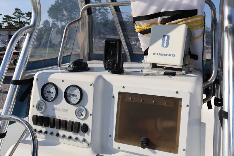 Slide: The Image of Sea Pro 206CC w/ 2015 F150XB YAMAHA FOURSTROKE 2004 - 6