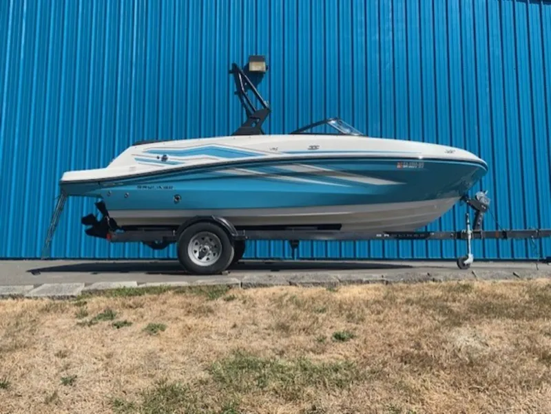 Slide: The Image of Bayliner VR5 Bowrider I/O 2021 - 1