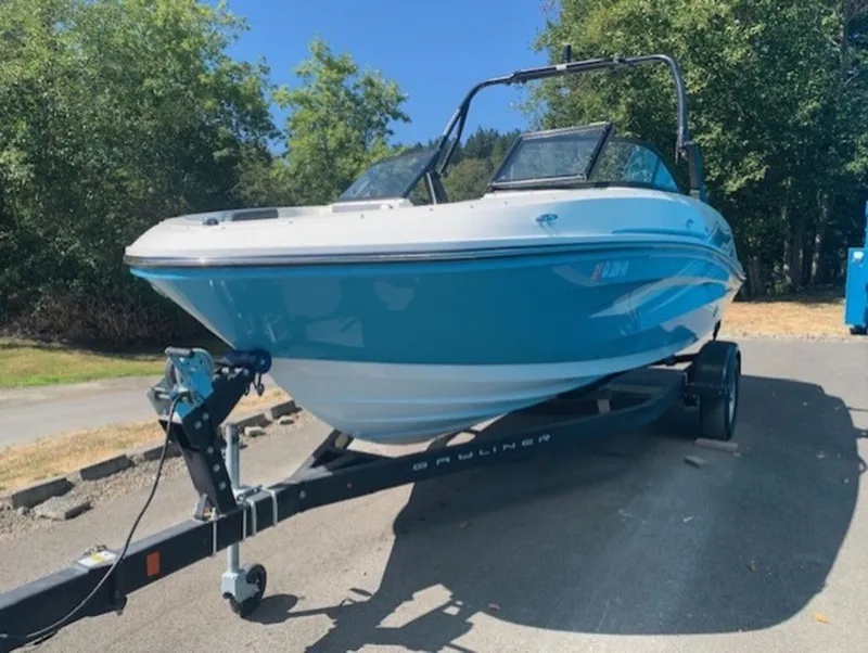 Slide: The Image of Bayliner VR5 Bowrider I/O 2021 - 2