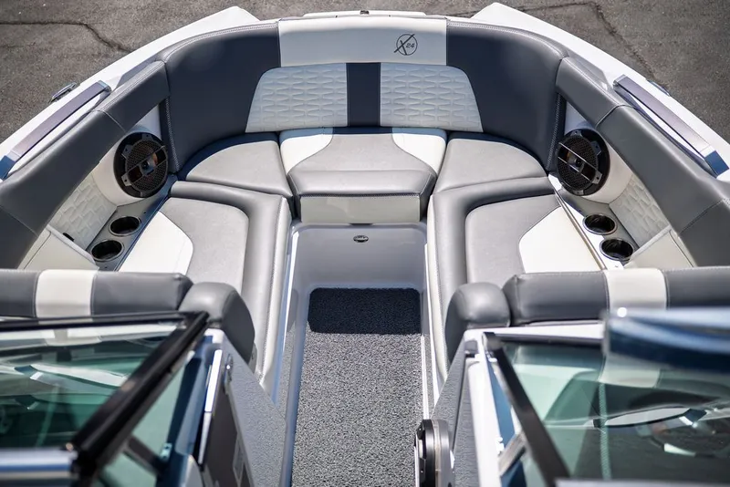 Slide: The Image of MasterCraft X24 2020 - 12