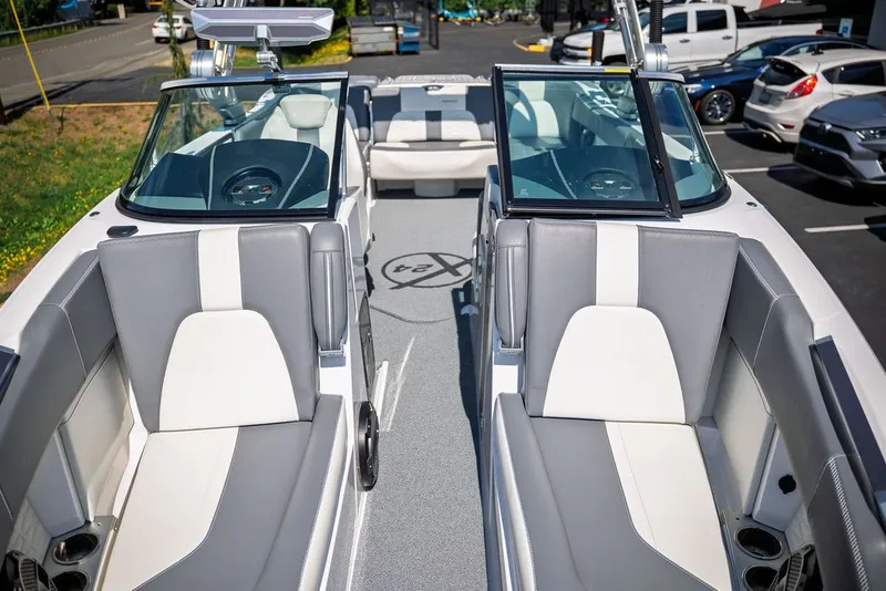 Slide: The Image of MasterCraft X24 2020 - 13