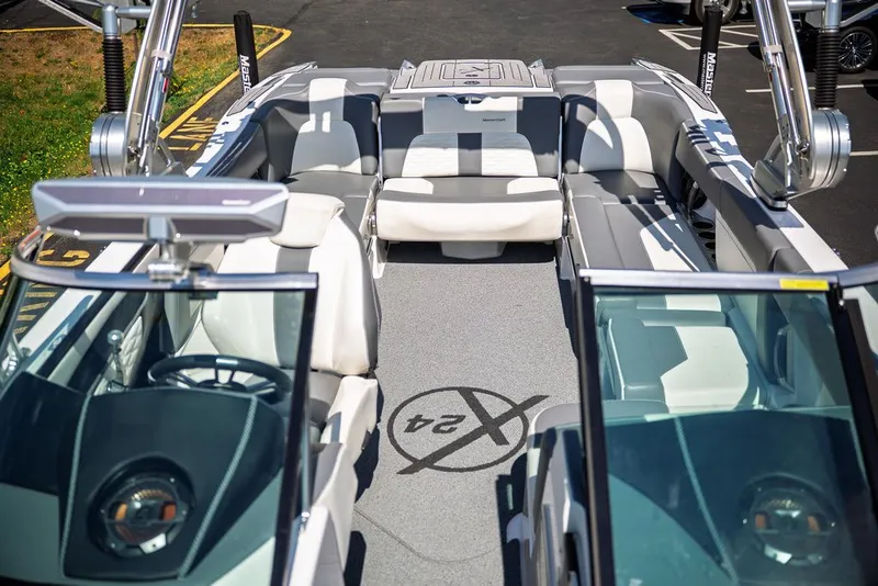 Slide: The Image of MasterCraft X24 2020 - 14