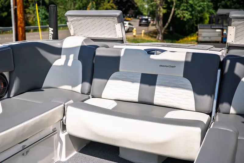 Slide: The Image of MasterCraft X24 2020 - 17