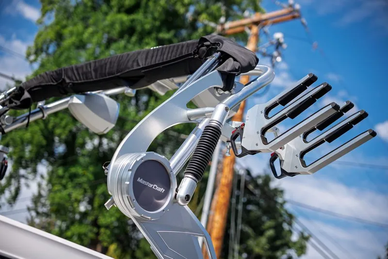 Slide: The Image of MasterCraft X24 2020 - 18