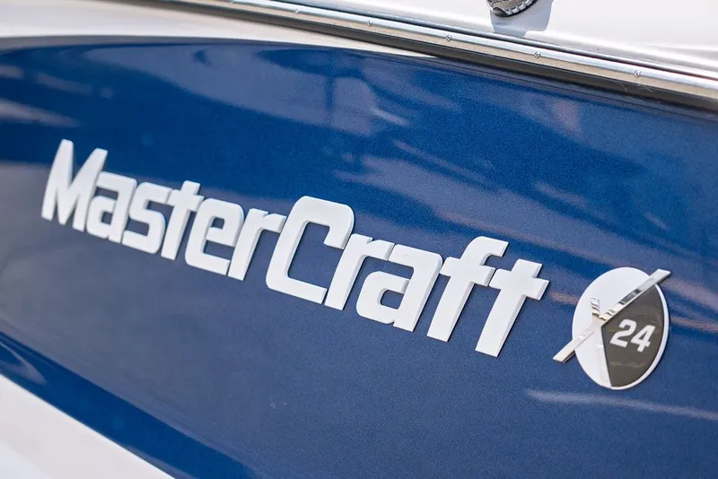 Slide: The Image of MasterCraft X24 2020 - 22