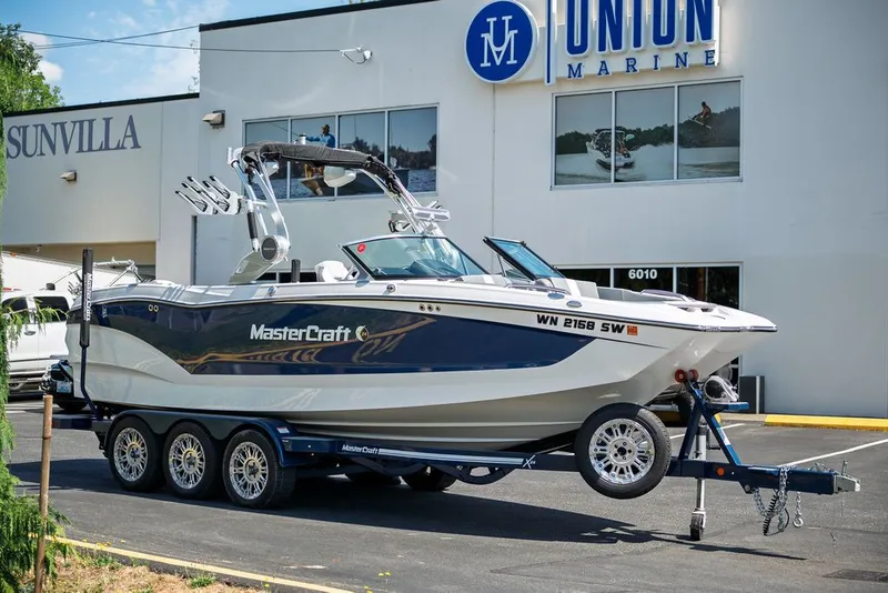 Slide: The Image of MasterCraft X24 2020 - 3