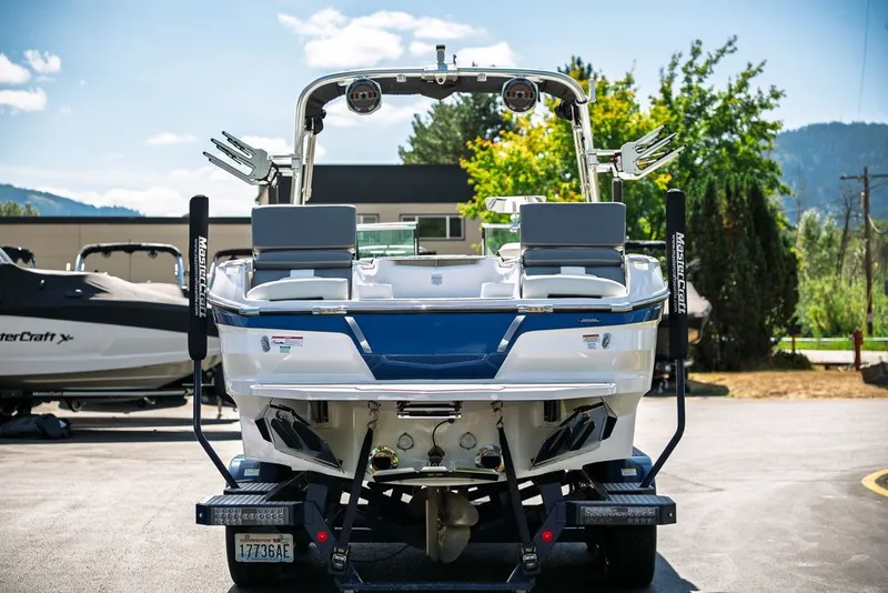 Slide: The Image of MasterCraft X24 2020 - 4