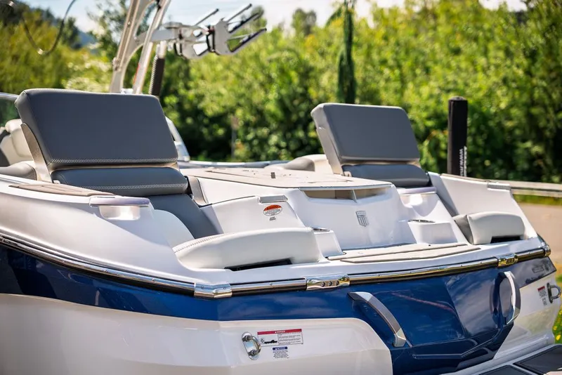 Slide: The Image of MasterCraft X24 2020 - 7