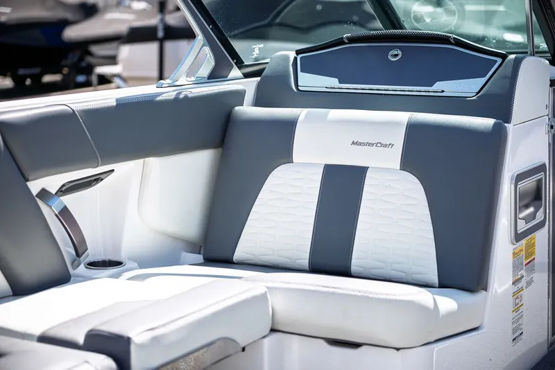 Slide: The Image of MasterCraft X24 2020 - 8