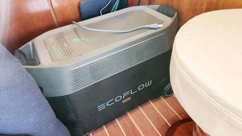 Slide: The Image of Carver 530 Voyager Pilothouse 1999 - 15