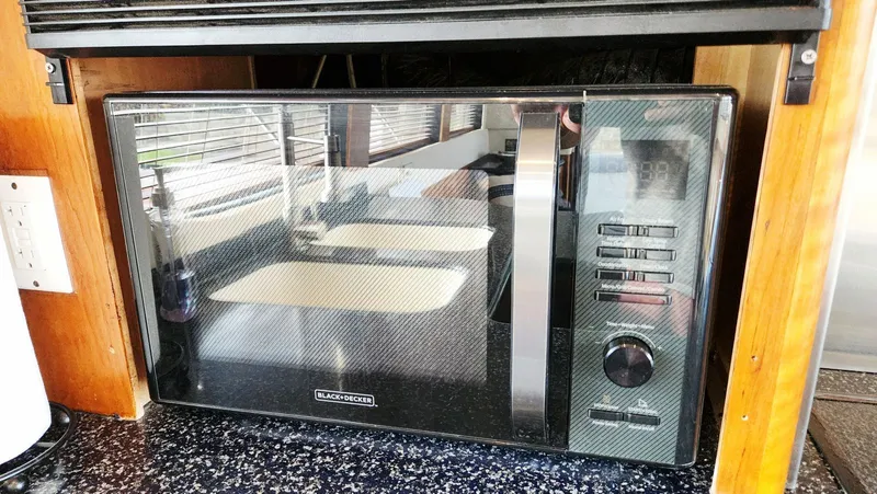 Slide: The Image of Carver 530 Voyager Pilothouse 1999 - 20