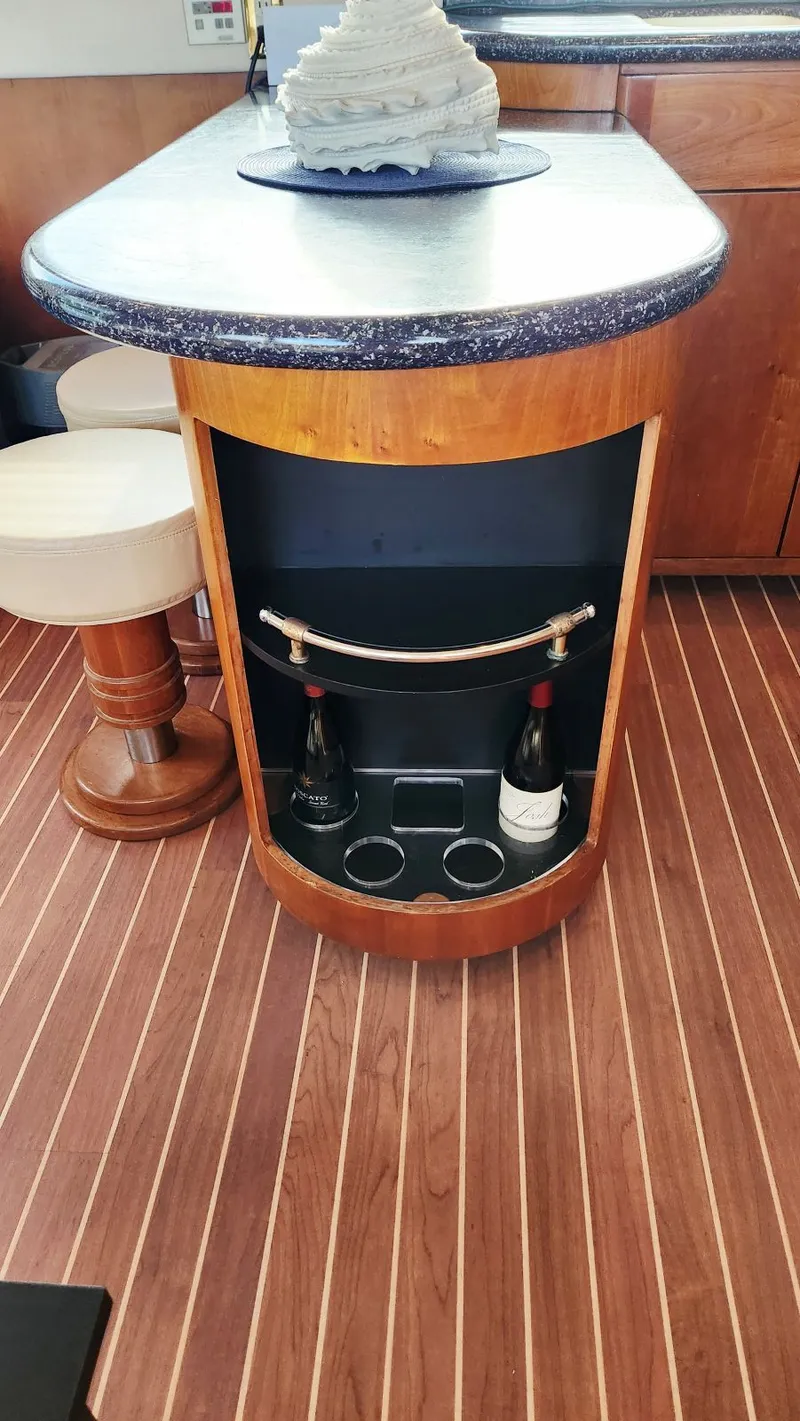 Slide: The Image of Carver 530 Voyager Pilothouse 1999 - 23