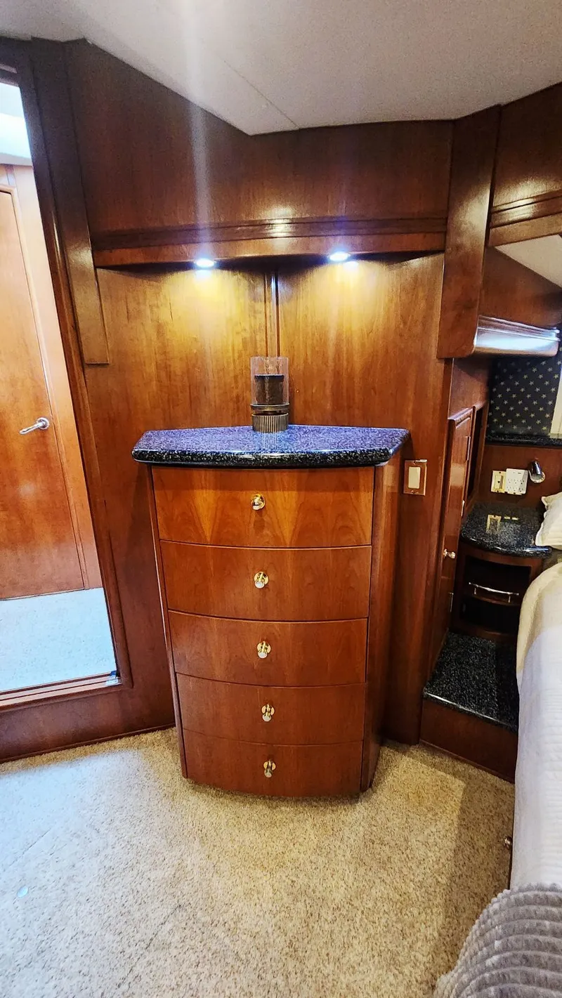 Slide: The Image of Carver 530 Voyager Pilothouse 1999 - 45
