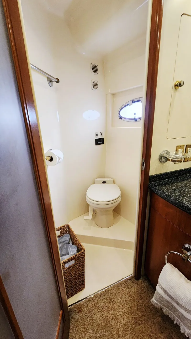 Slide: The Image of Carver 530 Voyager Pilothouse 1999 - 47